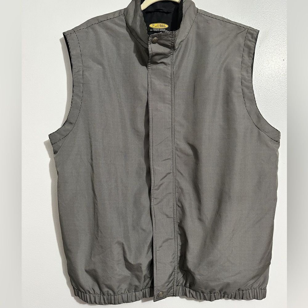 Greg Norman outdoor vest. Zipper and button. Size M